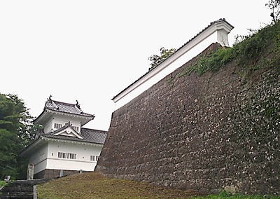 仙台城大手門　北側被災石垣・土塀